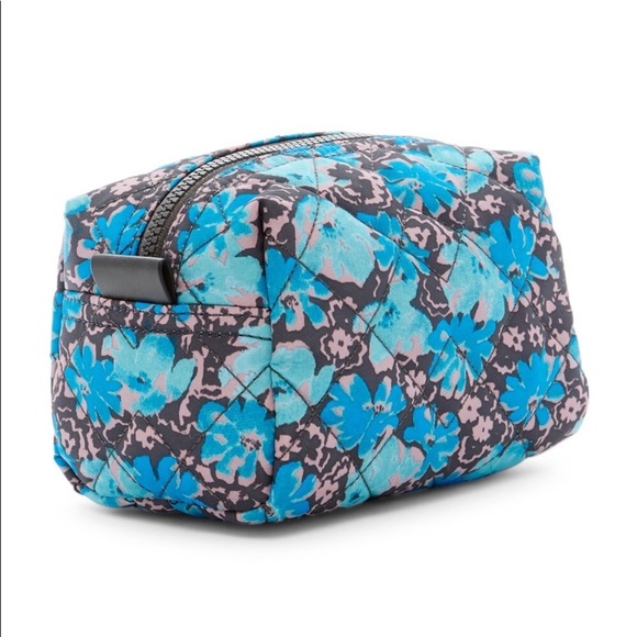 Gorgeous Marc Jacobs cosmetic bag - Picture 4 of 7